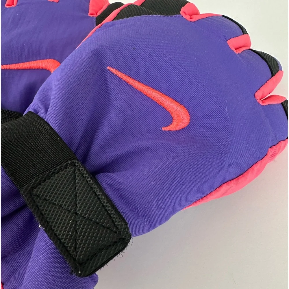 Nike Winter Sports Girl's Gloves, Size 4/6X Hyper Grape